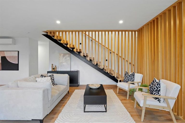 Photo of property in 17 Aratoro Place, Mount Pleasant, Christchurch, 8081