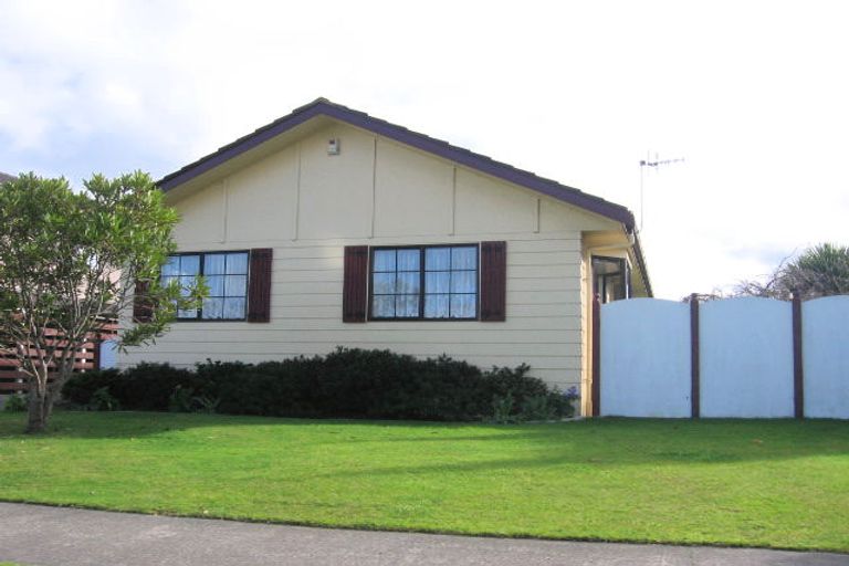 Photo of property in 57 Raglan Avenue, Cloverlea, Palmerston North, 4412