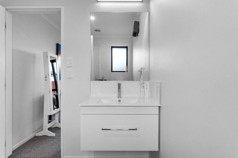 Photo of property in 16 Tara Crescent, Woodend, 7610