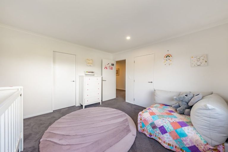 Photo of property in 17 Sumner Terrace, Aotea, Porirua, 5024