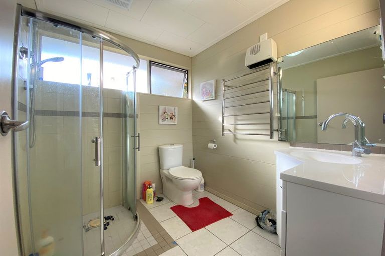 Photo of property in 2/127 Swanson Road, Henderson, Auckland, 0610