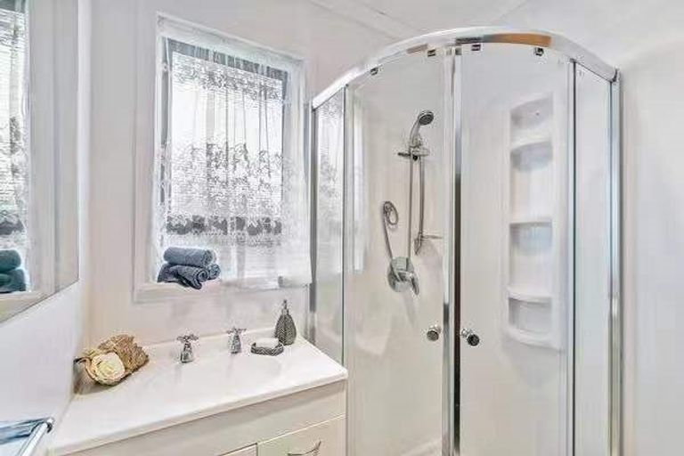 Photo of property in 20 Matapouri Road, Mangere Bridge, Auckland, 2022