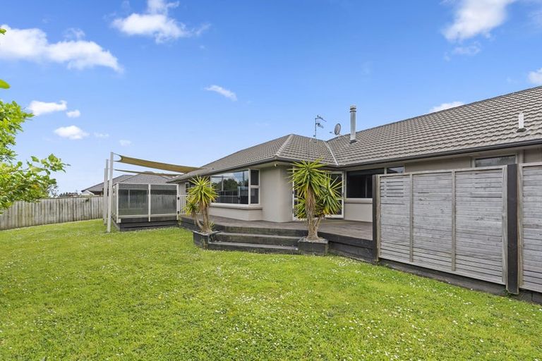 Photo of property in 27 Johnstone Drive, Fitzherbert, Palmerston North, 4410