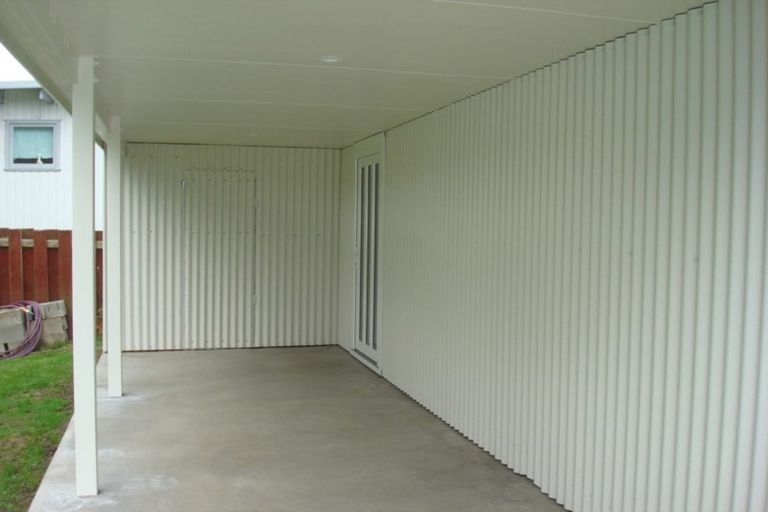 Photo of property in 17 Valron Road, Te Atatu South, Auckland, 0602