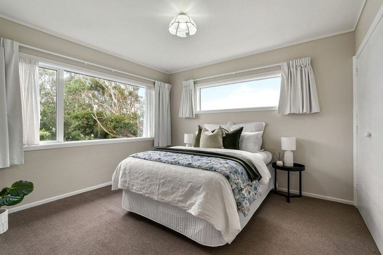 Photo of property in 1/15 Bloomsbury Grove, Newlands, Wellington, 6037