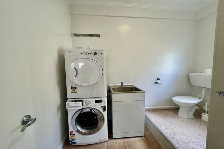 Photo of property in 1/5 Braemar Road, Castor Bay, Auckland, 0620