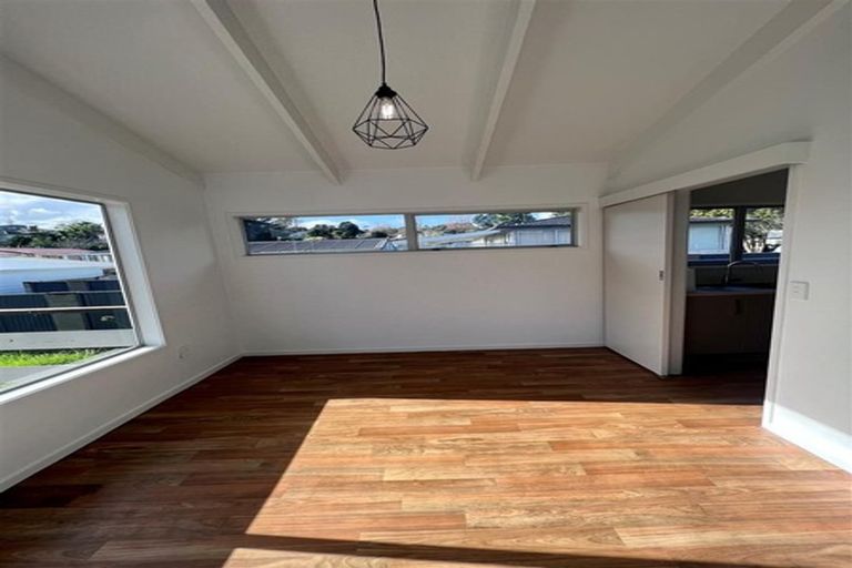 Photo of property in 5 John F Kennedy Place, Glen Eden, Auckland, 0602