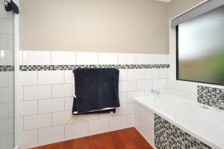 Photo of property in 6 O'sullivan Place, Waiuku, 2123