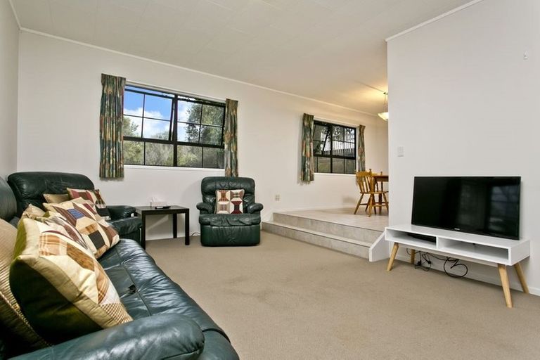 Photo of property in 13 Santiago Crescent, Unsworth Heights, Auckland, 0632