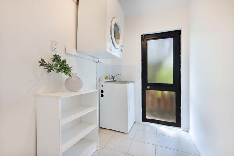 Photo of property in 2/38 Waverley Avenue, Glenfield, Auckland, 0629