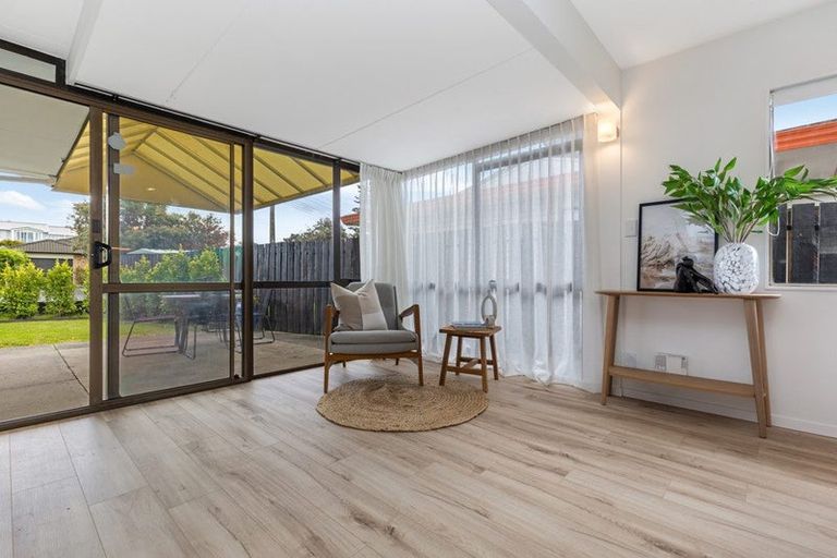 Photo of property in 2/3 Centreway Road, Orewa, 0931