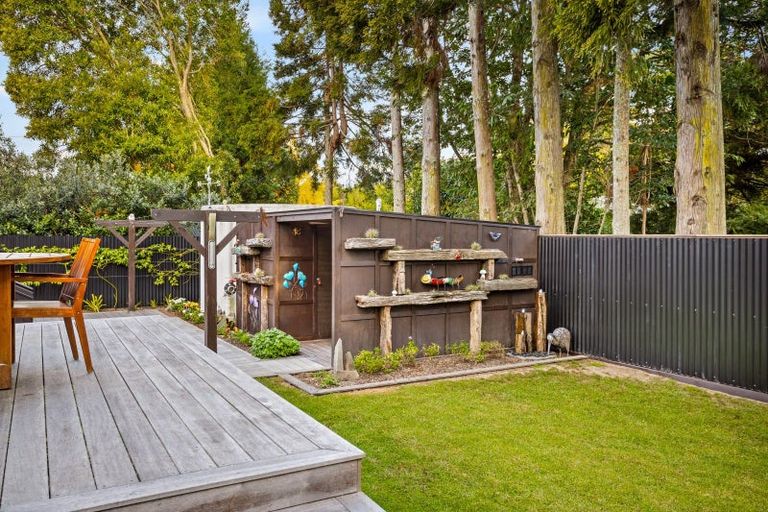 Photo of property in 5 Taupaki Road, Taupaki, Henderson, 0782