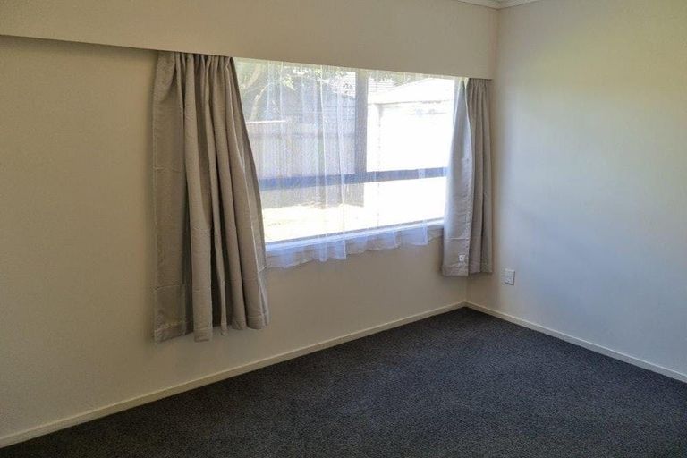 Photo of property in 37 Graham Avenue, Te Atatu Peninsula, Auckland, 0610