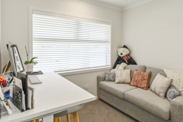 Photo of property in 4 Young Place, Taradale, Napier, 4112