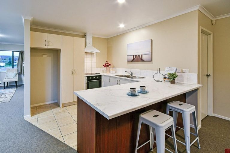 Photo of property in 10 Rock Daisy Crescent, Mangere, Auckland, 2022