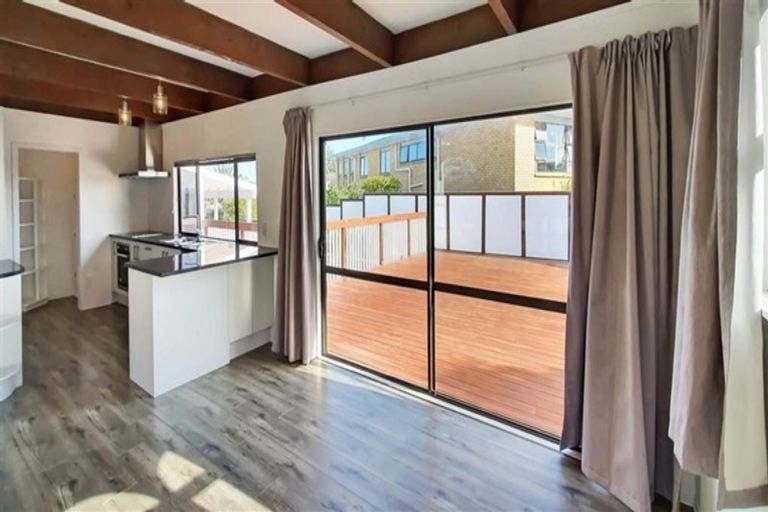 Photo of property in 11 Da Vinci Place, West Harbour, Auckland, 0618