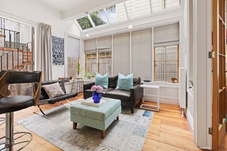 Photo of property in 22 Talavera Terrace, Kelburn, Wellington, 6012