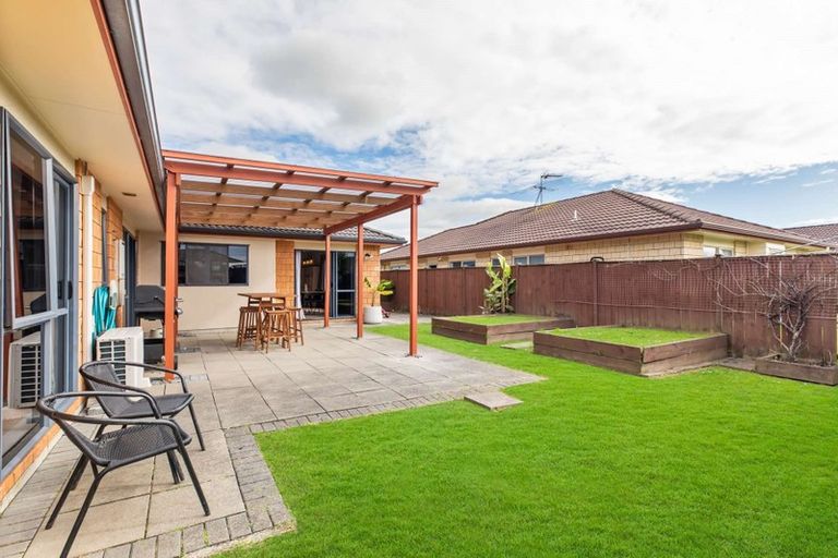 Photo of property in 9 Croftview Road, Wattle Downs, Auckland, 2103
