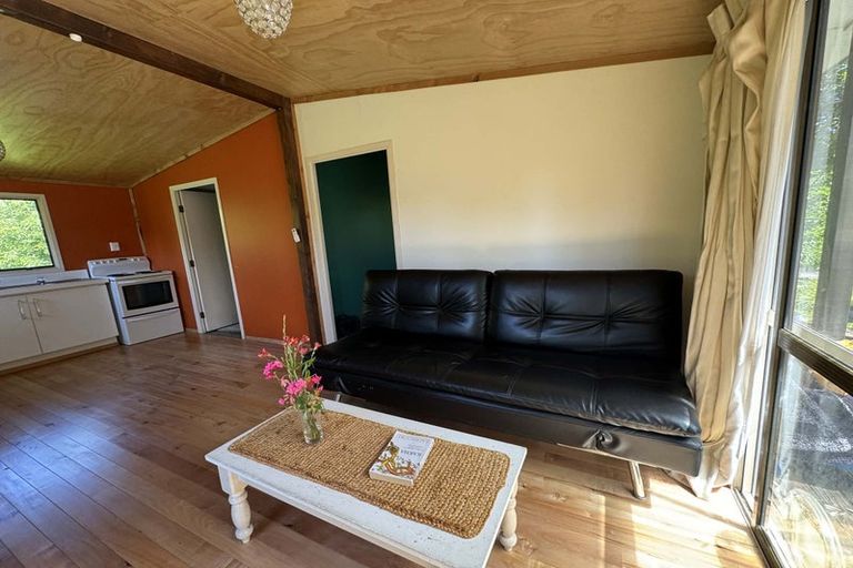 Photo of property in 9 Hall Terrace, Omata, New Plymouth, 4374