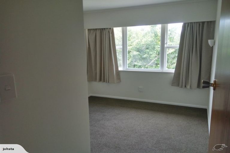 Photo of property in 17 Thurleigh Grove, Karori, Wellington, 6012