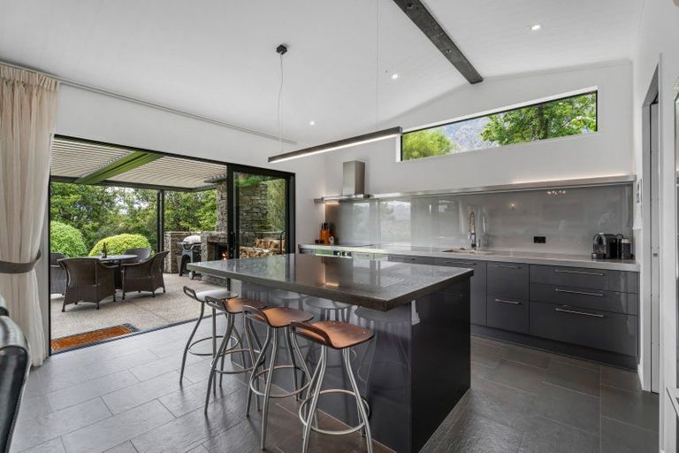 Photo of property in 10 Caithness Court, Jacks Point, Queenstown, 9371