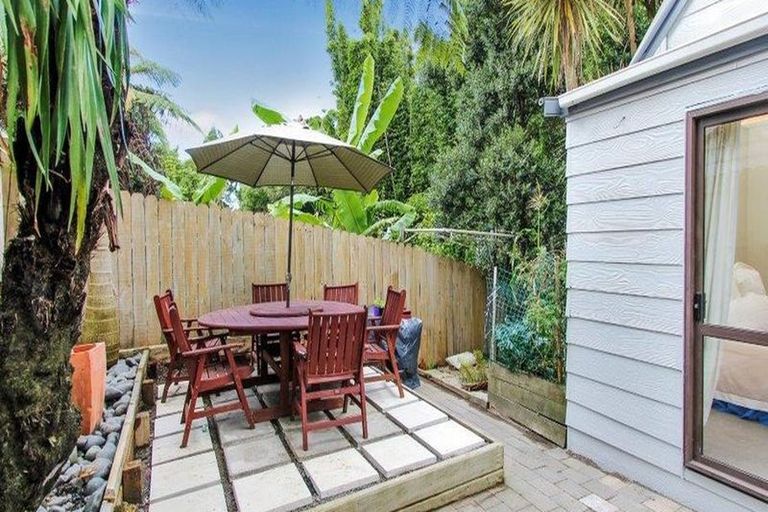 Photo of property in 1/16 Sylvan Crescent, Te Atatu South, Auckland, 0610