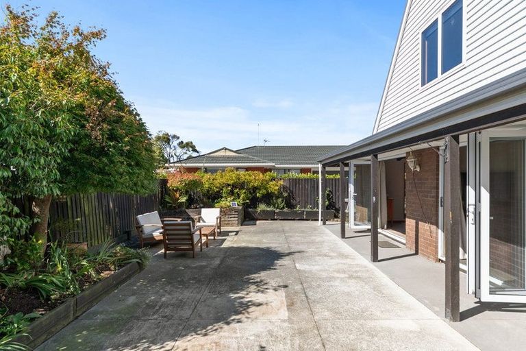 Photo of property in 18 Pyatt Place, Redwood, Christchurch, 8051