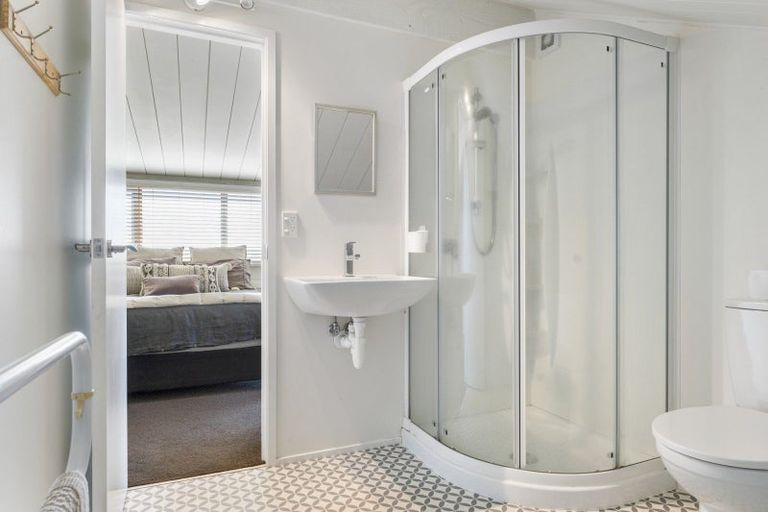 Photo of property in 15 Victory Street, Welcome Bay, Tauranga, 3112