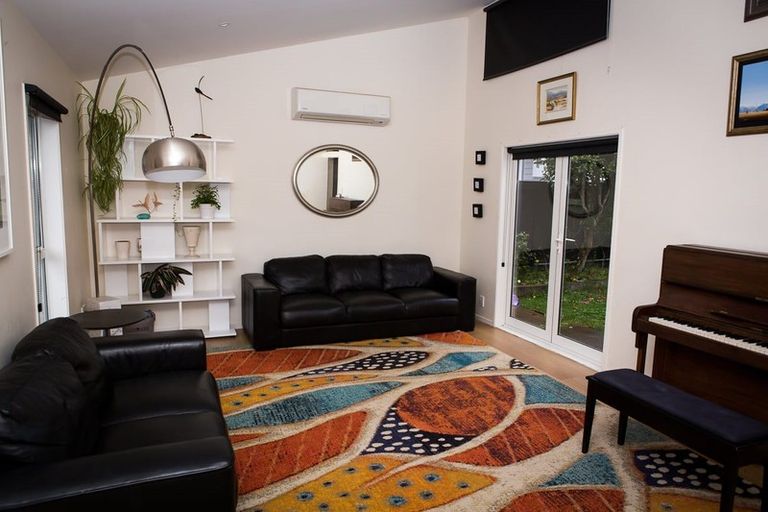 Photo of property in 18 Paddington Grove, Karori, Wellington, 6012