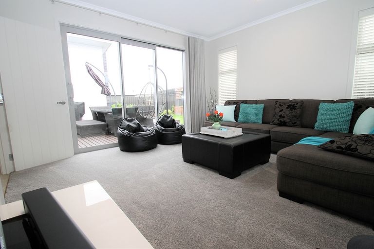 Photo of property in 16 Silver Springs Boulevard, Mosgiel, 9024