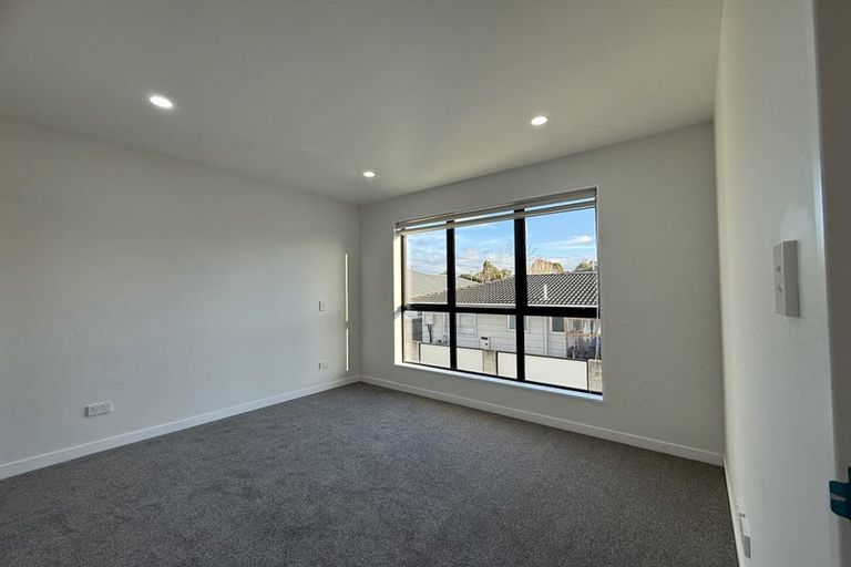 Photo of property in 296d Royal Road, Massey, Auckland, 0614