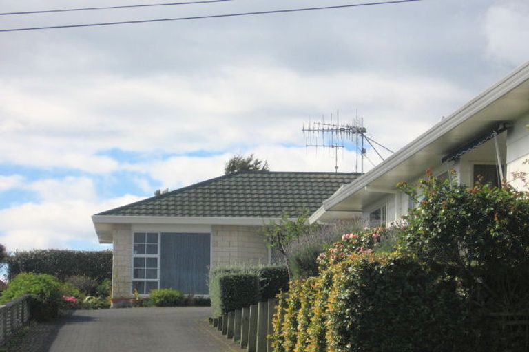 Photo of property in 2/38 Shepherd Road, Waipahihi, Taupo, 3330