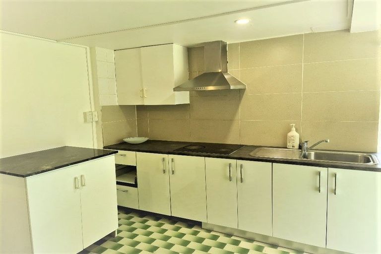 Photo of property in 9 Velma Road, Hillcrest, Auckland, 0627