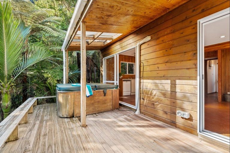 Photo of property in 35 Clinton Road, Tawharanui Peninsula, Matakana, 0986