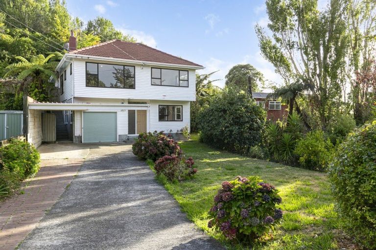 Photo of property in 20 Lyndhurst Road, Tawa, Wellington, 5028