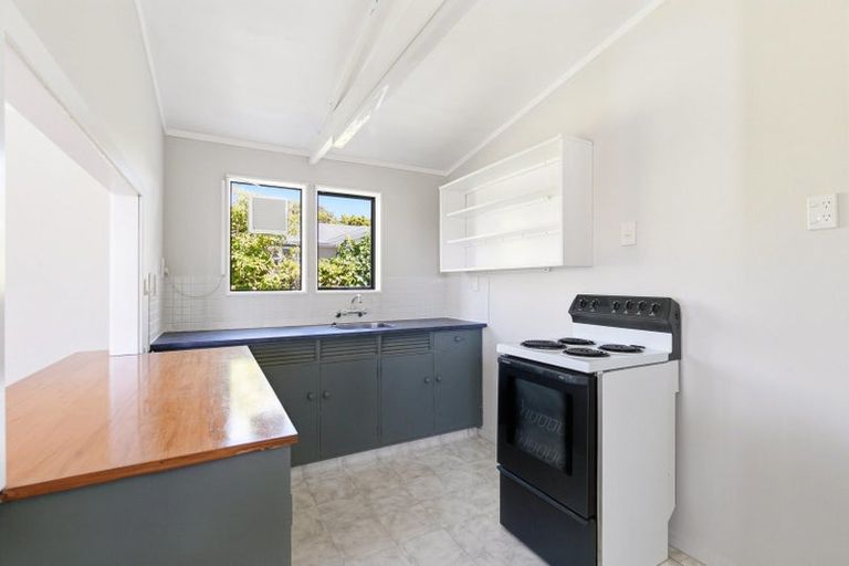 Photo of property in 16 Chester Road, Tawa, Wellington, 5028