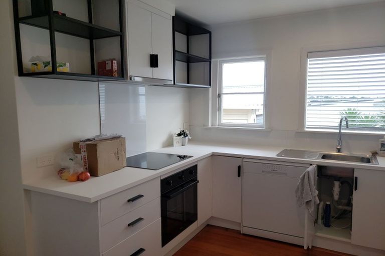 Photo of property in 8 Glenfield Road, Birkenhead, Auckland, 0626