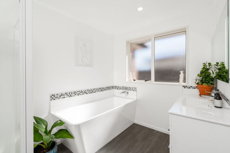 Photo of property in 2/14 Bentley Street, Russley, Christchurch, 8042