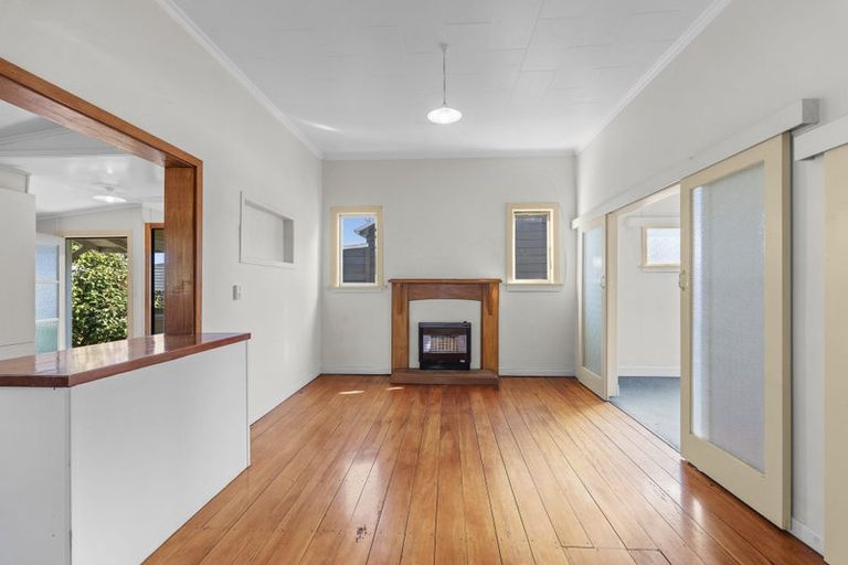 Photo of property in 58 Morley Street, New Plymouth, 4310