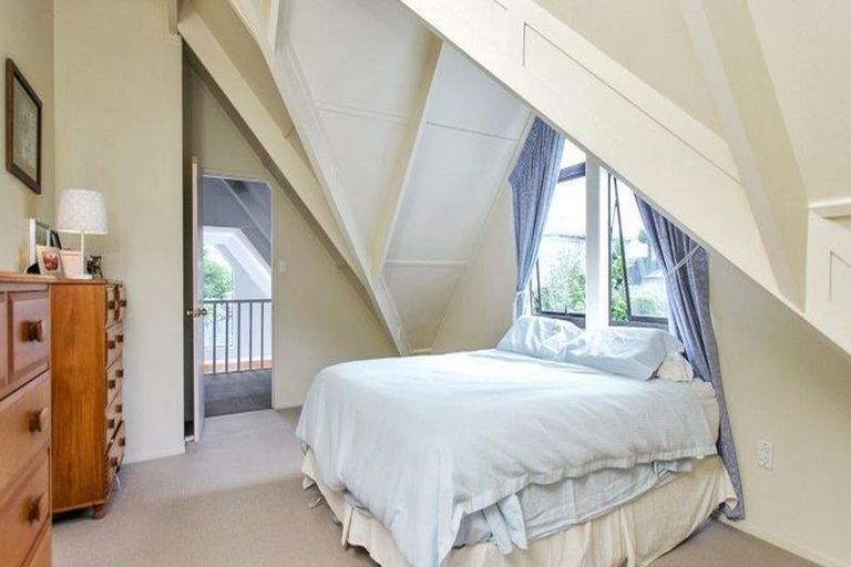 Photo of property in 1/16 Sylvan Crescent, Te Atatu South, Auckland, 0610