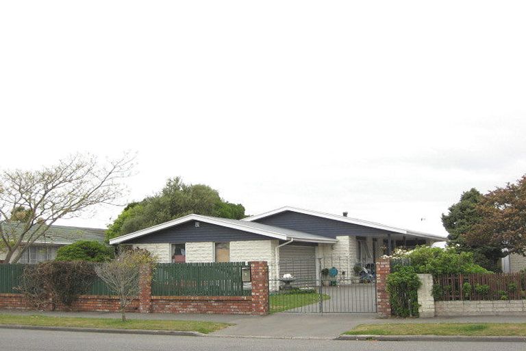 Photo of property in 21 Queenspark Drive, Parklands, Christchurch, 8083
