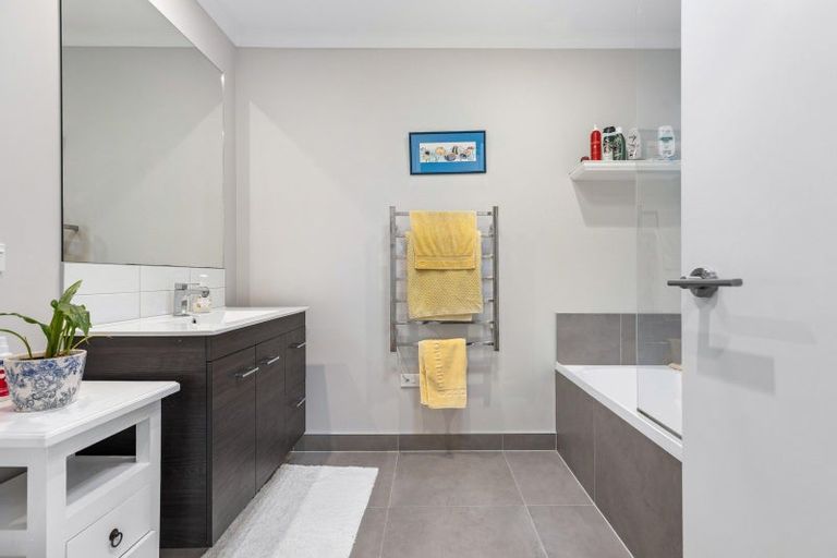 Photo of property in 25 Konoba Avenue, Kumeu, 0810