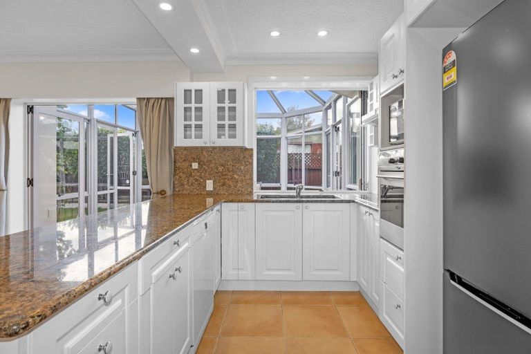 Photo of property in 2/292 Avonhead Road, Avonhead, Christchurch, 8042