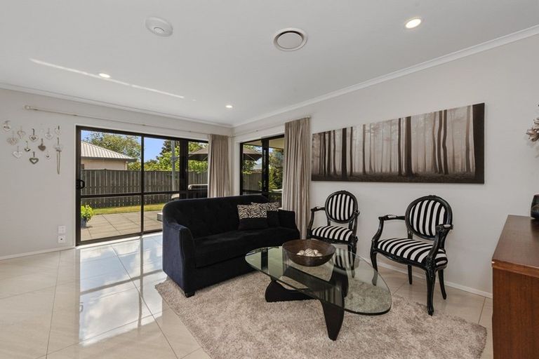 Photo of property in 8 Waiwherowhero Drive, St Andrews, Hamilton, 3200