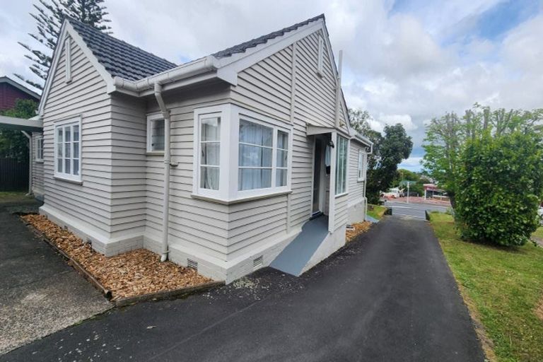Photo of property in 2/14 Great South Road, Manurewa, Auckland, 2102