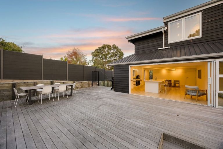 Photo of property in 34 Parr Terrace, Castor Bay, Auckland, 0620