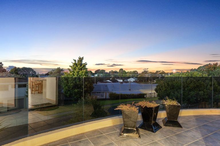 Photo of property in 3 Fairfax Terrace, Frankleigh Park, New Plymouth, 4310