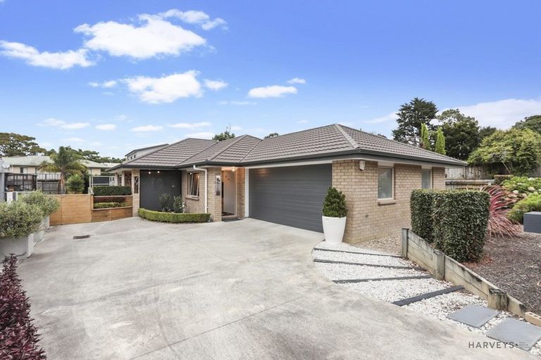 Photo of property in 48 Godley Road, Green Bay, Auckland, 0604