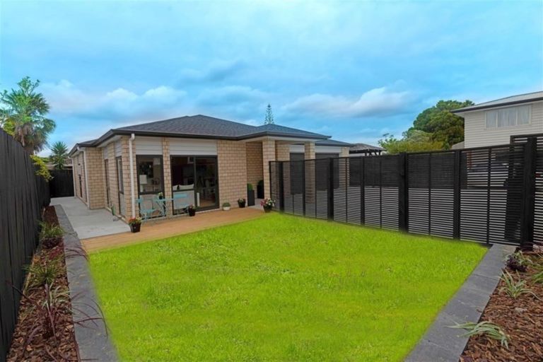 Photo of property in 209a Edmonton Road, Te Atatu South, Auckland, 0610