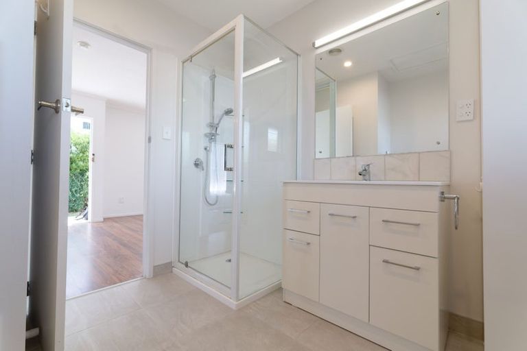 Photo of property in 1/760 Beach Road, Browns Bay, Auckland, 0630